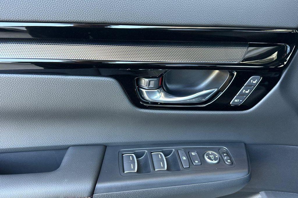 new 2026 Honda CR-V Hybrid car, priced at $43,700