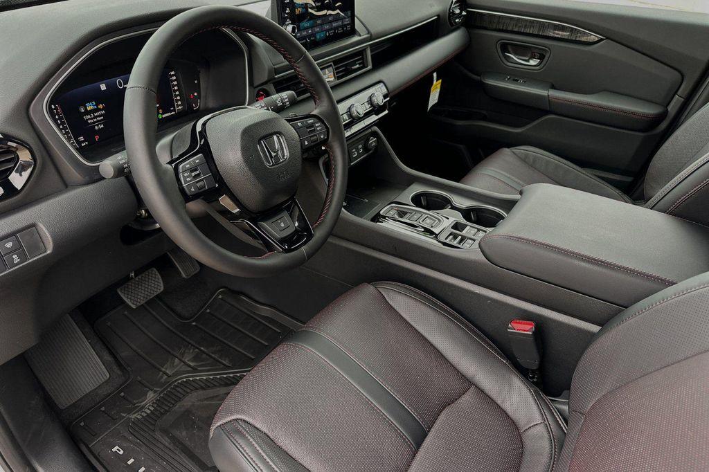 new 2025 Honda Pilot car, priced at $56,075