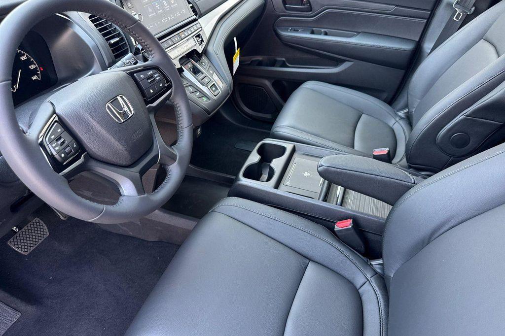 new 2026 Honda Odyssey car, priced at $44,290