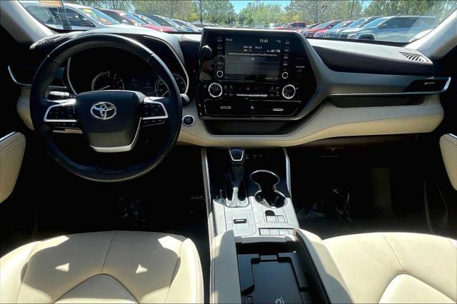 used 2022 Toyota Highlander car, priced at $34,950