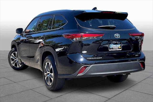 used 2022 Toyota Highlander car, priced at $34,950