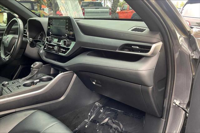 used 2022 Toyota Highlander car, priced at $36,444