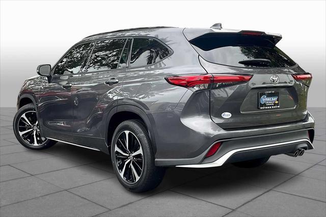 used 2022 Toyota Highlander car, priced at $36,444