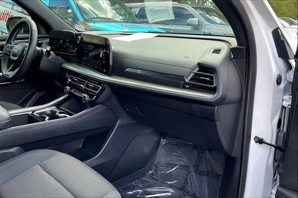 used 2025 Chevrolet Traverse car, priced at $37,688
