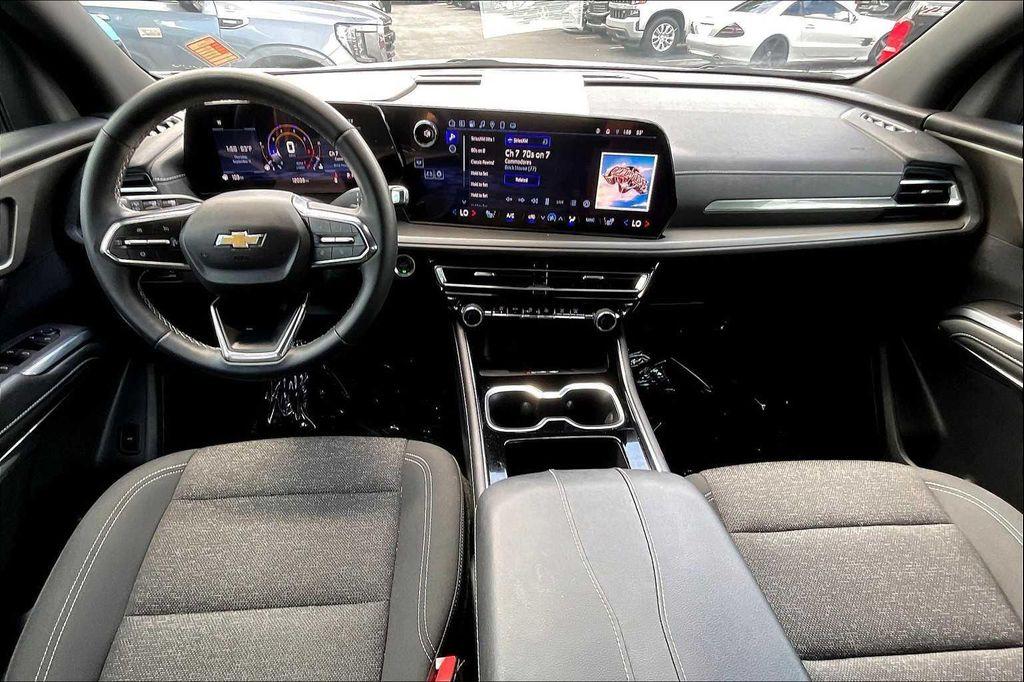 used 2025 Chevrolet Traverse car, priced at $37,688