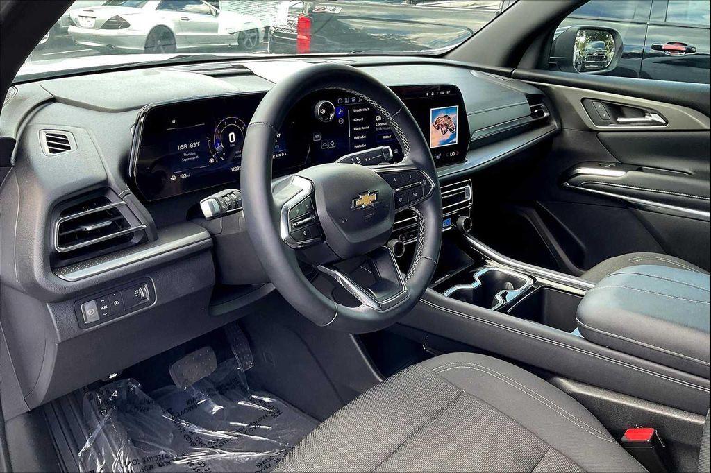 used 2025 Chevrolet Traverse car, priced at $37,688