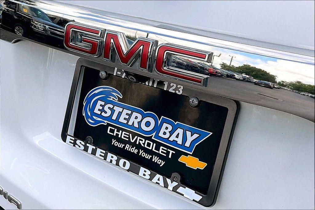 used 2022 GMC Acadia car, priced at $23,850