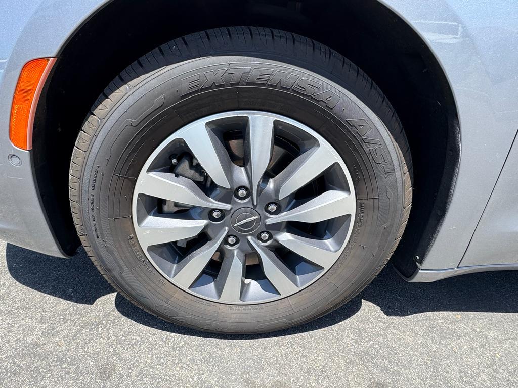 used 2021 Chrysler Pacifica Hybrid car, priced at $27,990