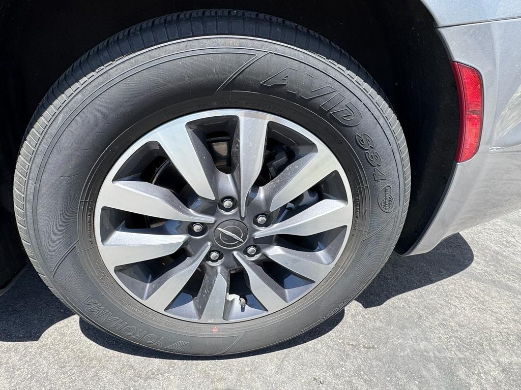 used 2021 Chrysler Pacifica Hybrid car, priced at $27,990