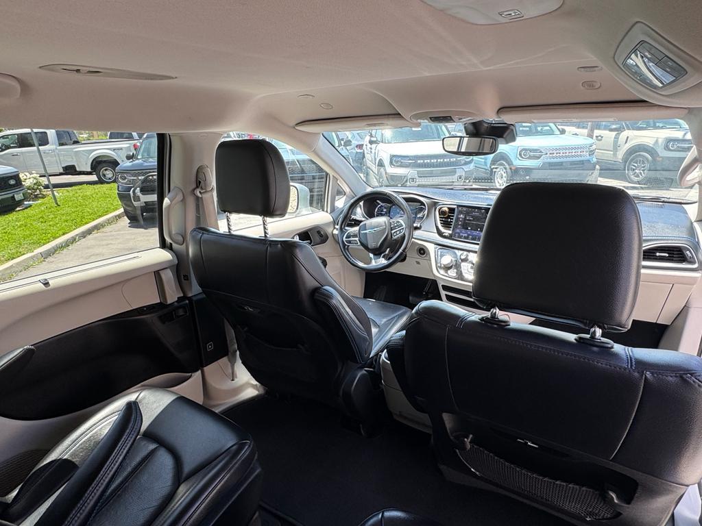 used 2021 Chrysler Pacifica Hybrid car, priced at $27,990