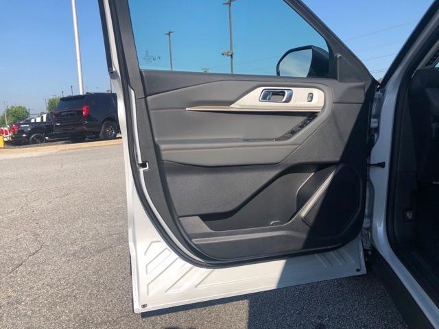 new 2025 Ford Explorer car, priced at $40,265