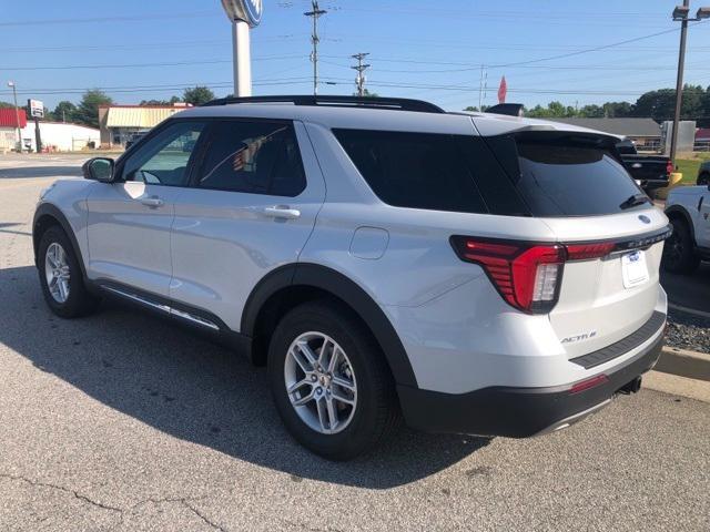 new 2025 Ford Explorer car, priced at $40,265