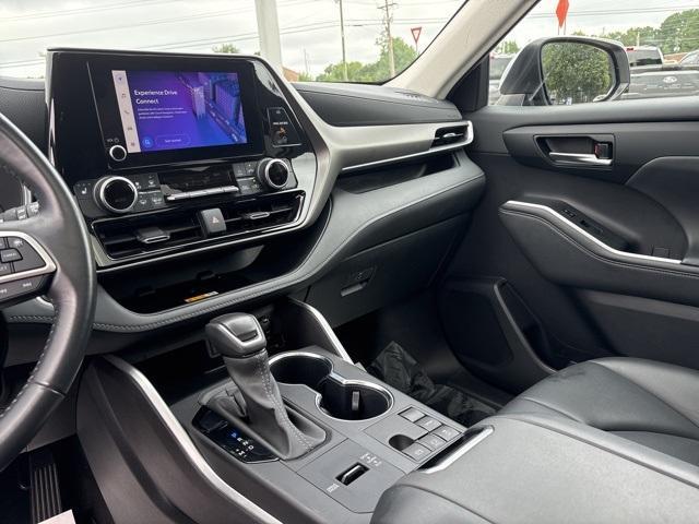 used 2024 Toyota Highlander car, priced at $37,999
