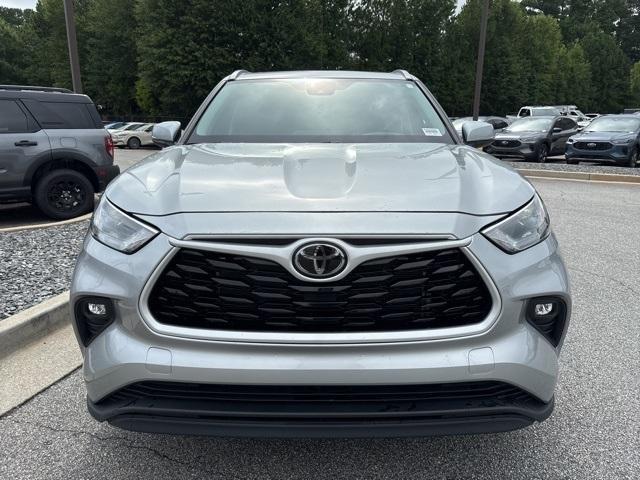 used 2024 Toyota Highlander car, priced at $37,999