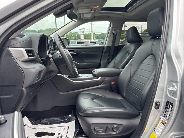 used 2024 Toyota Highlander car, priced at $37,999