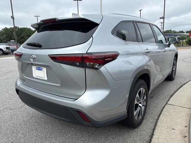 used 2024 Toyota Highlander car, priced at $37,999