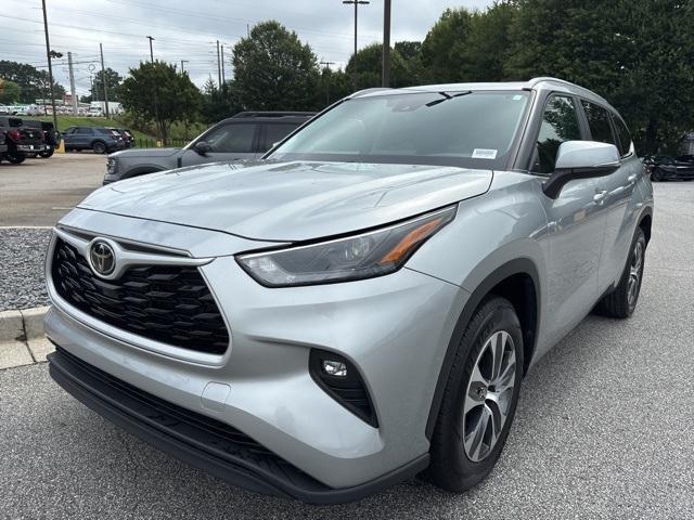 used 2024 Toyota Highlander car, priced at $37,999