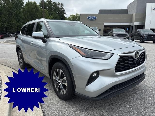 used 2024 Toyota Highlander car, priced at $37,999