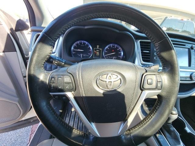 used 2015 Toyota Highlander car, priced at $16,199