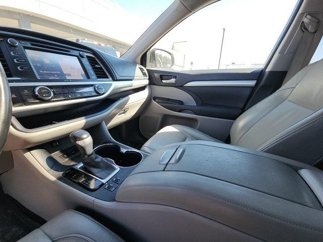 used 2015 Toyota Highlander car, priced at $16,199
