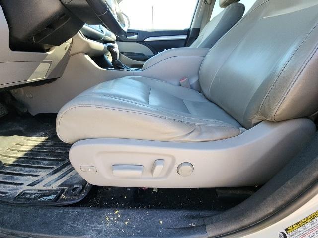 used 2015 Toyota Highlander car, priced at $16,199