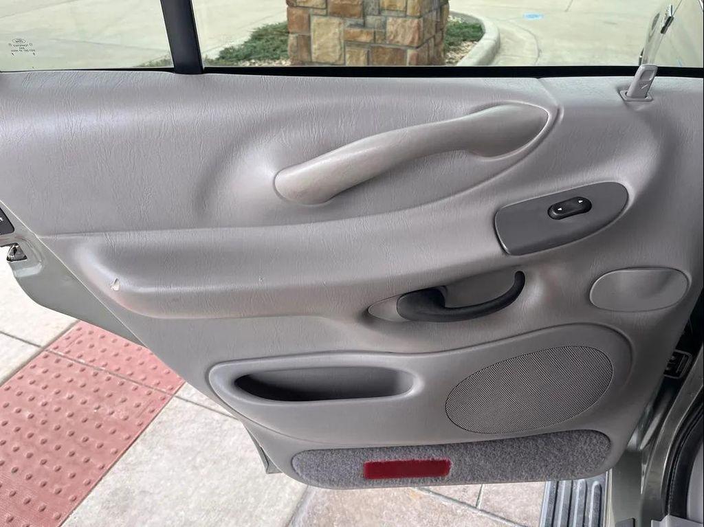 used 1999 Ford Expedition car, priced at $6,988