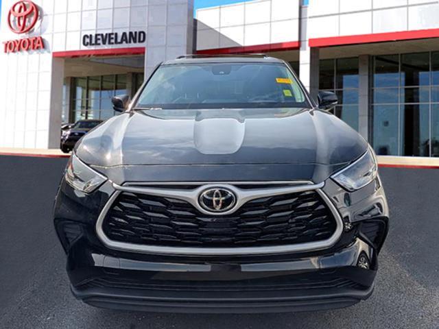 used 2022 Toyota Highlander car, priced at $35,991
