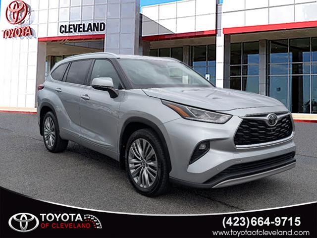 used 2021 Toyota Highlander car, priced at $35,593