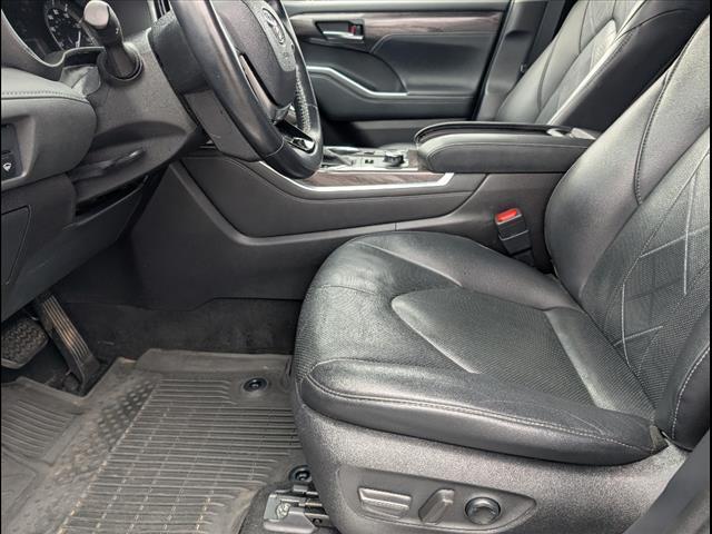 used 2021 Toyota Highlander car, priced at $32,994