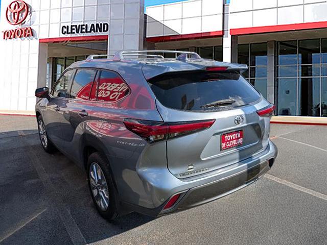used 2022 Toyota Highlander car, priced at $43,991