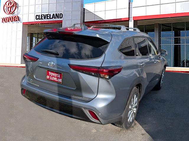used 2022 Toyota Highlander car, priced at $43,991