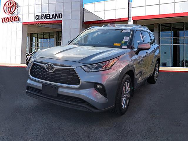 used 2022 Toyota Highlander car, priced at $43,991