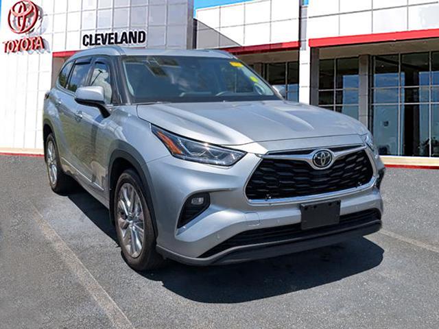 used 2020 Toyota Highlander car, priced at $39,991