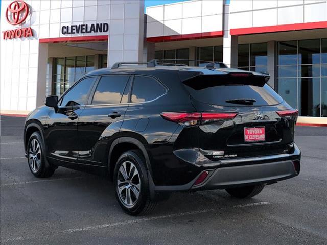 used 2023 Toyota Highlander car, priced at $39,592