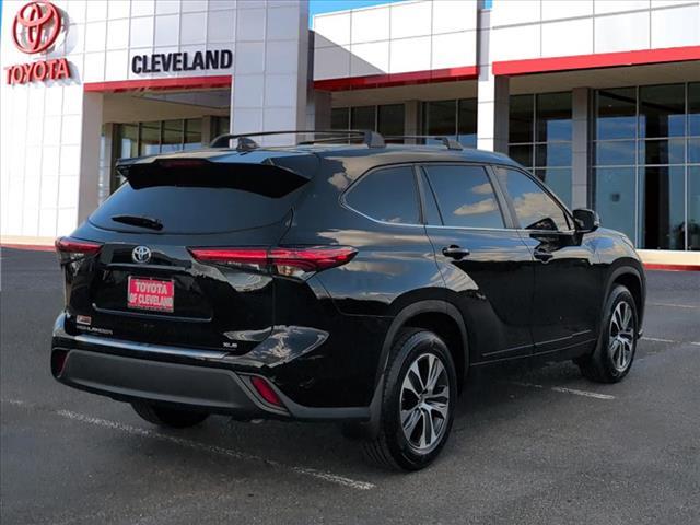 used 2023 Toyota Highlander car, priced at $39,592