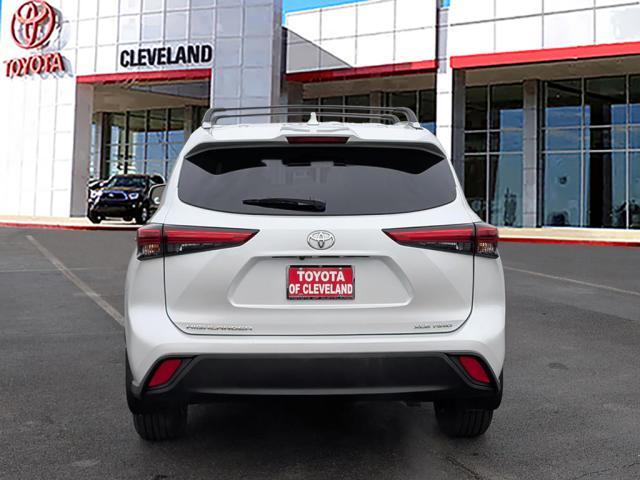 used 2022 Toyota Highlander car, priced at $38,992