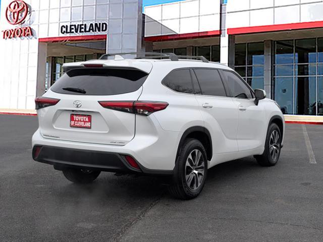 used 2022 Toyota Highlander car, priced at $38,992