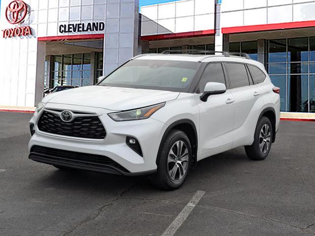 used 2022 Toyota Highlander car, priced at $38,992