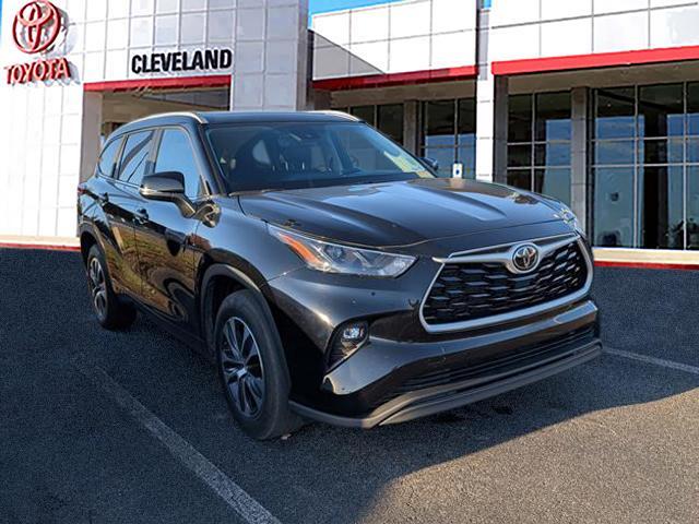 used 2023 Toyota Highlander car, priced at $38,992