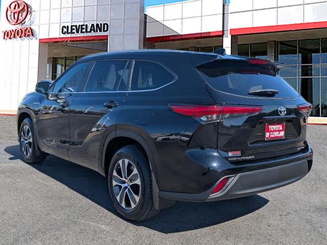 used 2023 Toyota Highlander car, priced at $40,991