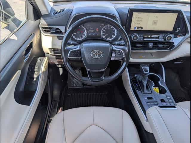 used 2023 Toyota Highlander car, priced at $40,991