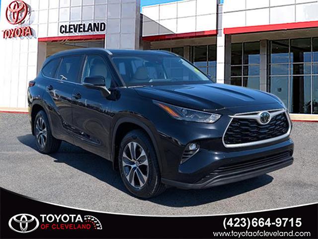 used 2023 Toyota Highlander car, priced at $40,991