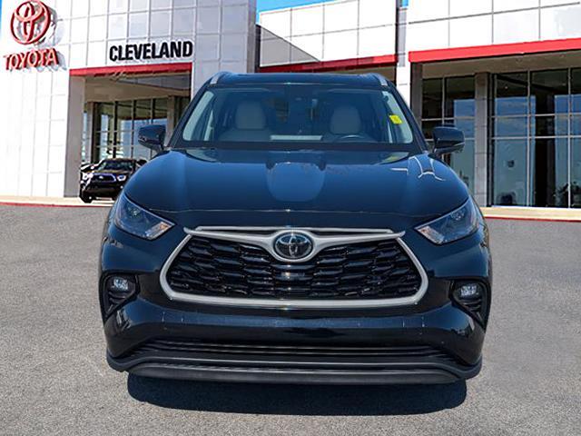 used 2023 Toyota Highlander car, priced at $40,991