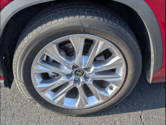 used 2022 Toyota Highlander car, priced at $36,991