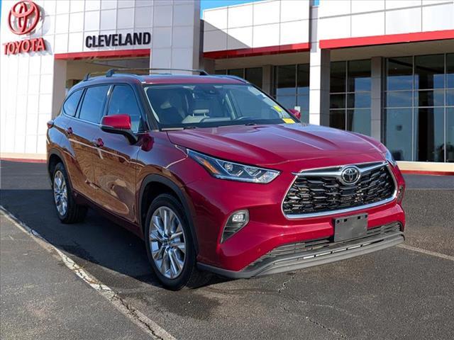 used 2022 Toyota Highlander car, priced at $36,991