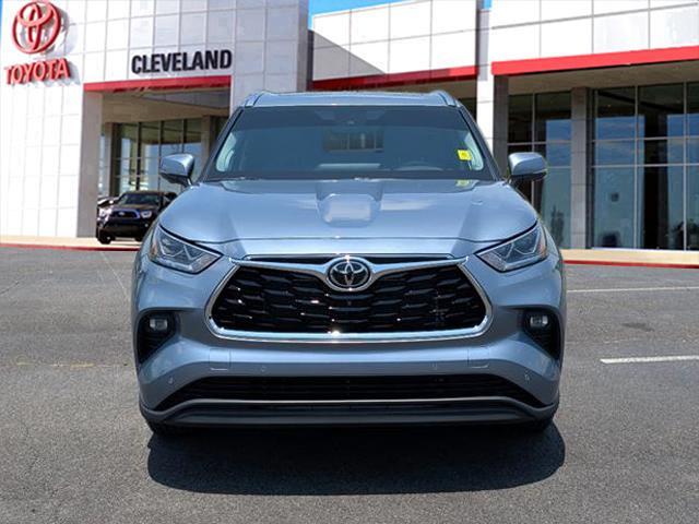 used 2024 Toyota Highlander car, priced at $49,991