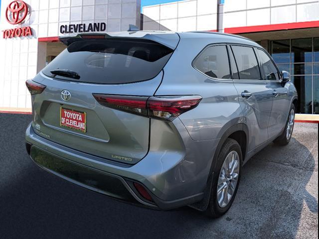 used 2024 Toyota Highlander car, priced at $49,991