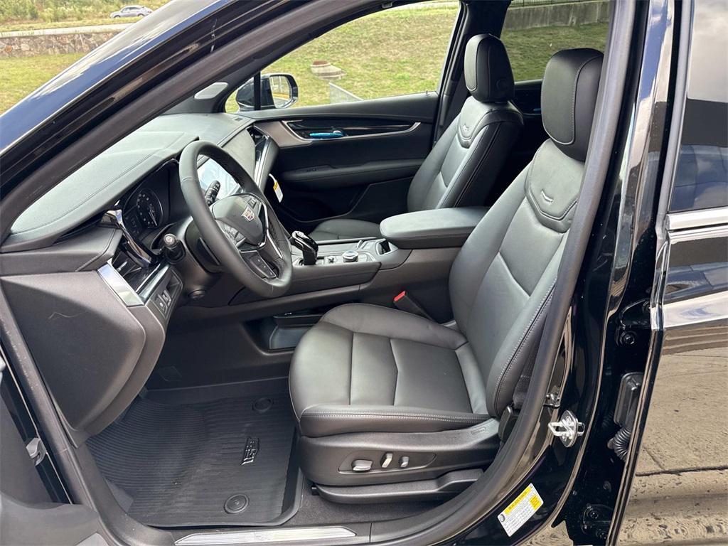 new 2025 Cadillac XT5 car, priced at $55,140