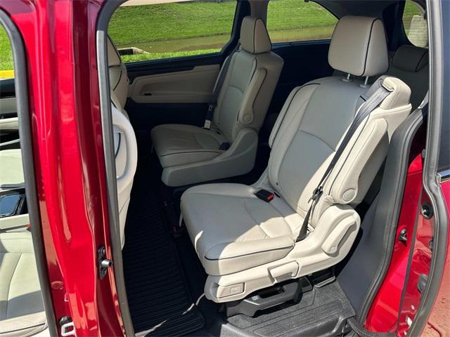 used 2025 Honda Odyssey car, priced at $43,000