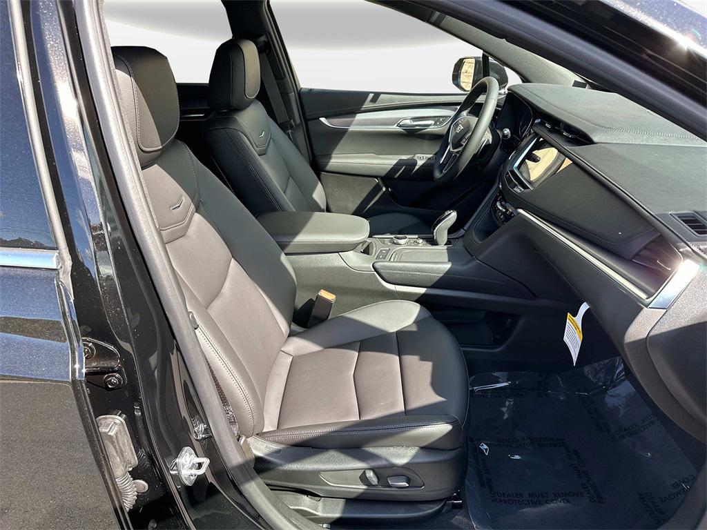 new 2025 Cadillac XT5 car, priced at $48,315